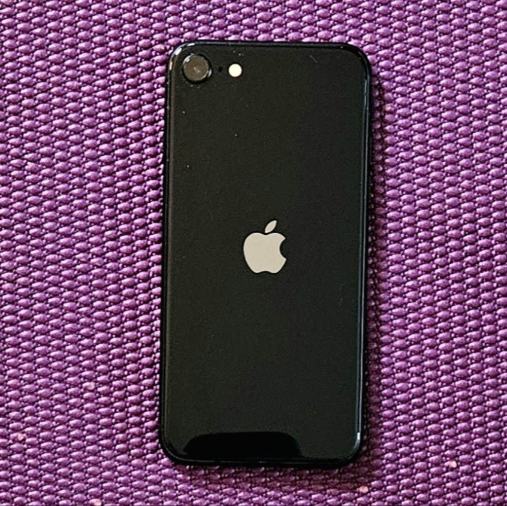 Apple SE 3